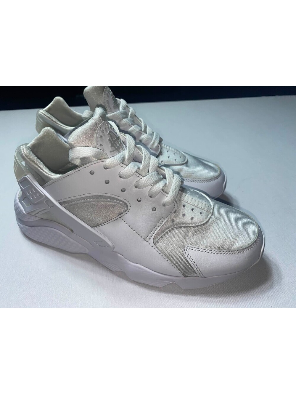 Nike Air Huarache Triple White Sneakers Size 8 US Men’s Shoes Classic Style